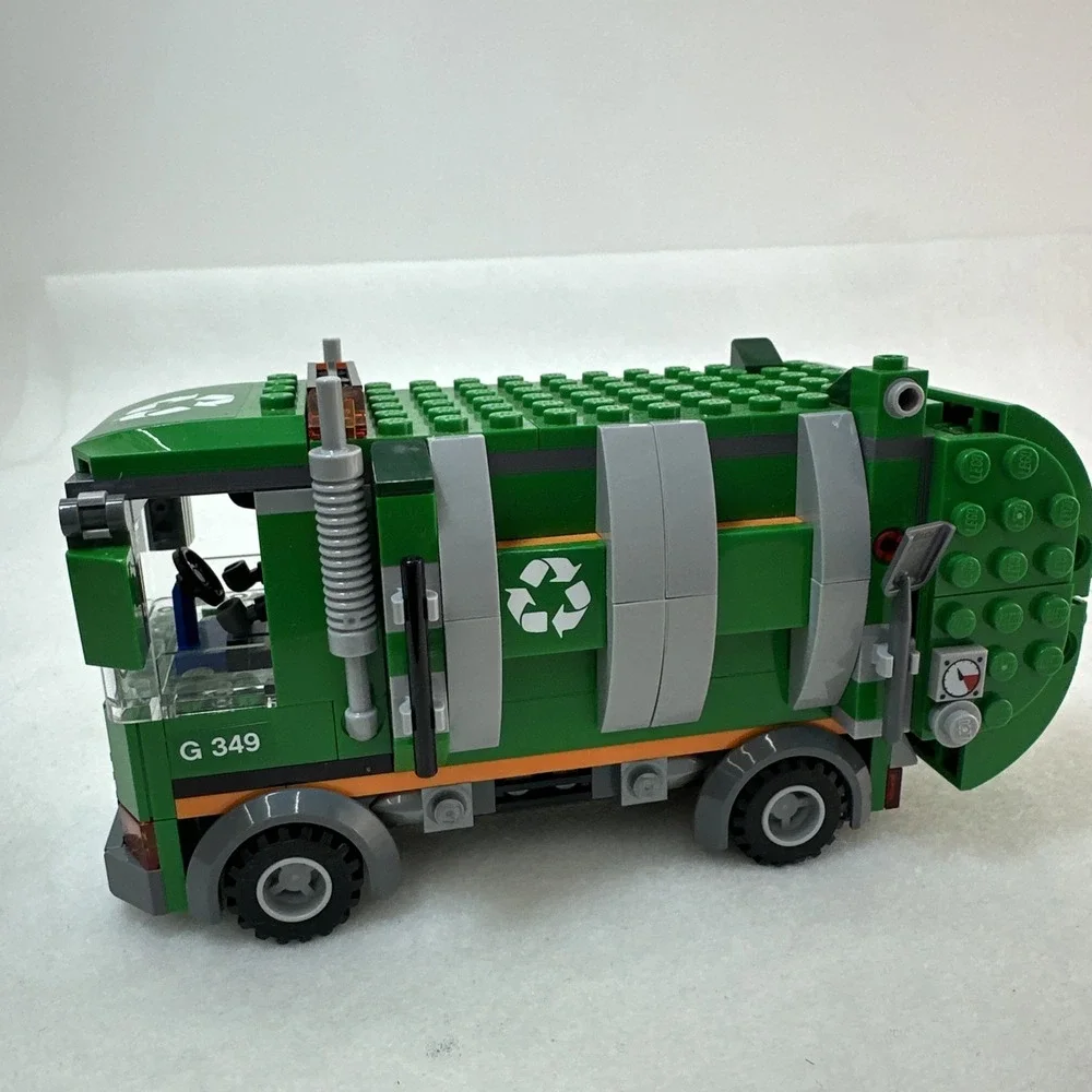 LEGO The LEGO Movie 70805 Trash Chomper Truck 98% Complete Vehicle Only